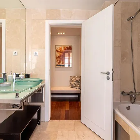 Chiado Deluxe Terrace 3 Bedroom Daire