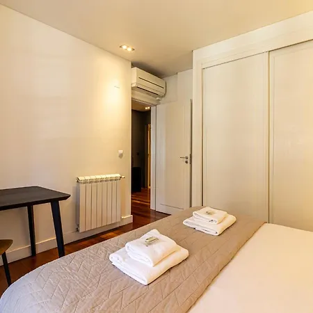 Chiado Deluxe Terrace 3 Bedroom Лиссабон