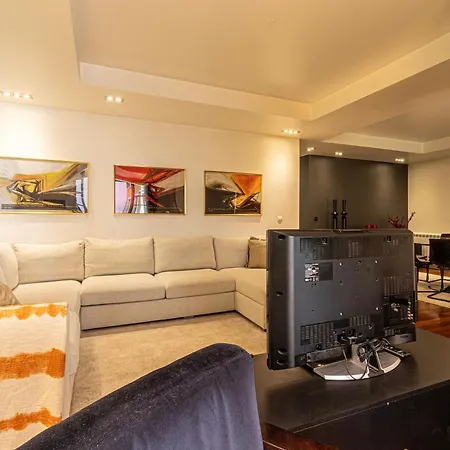 Апартаменты Chiado Deluxe Terrace 3 Bedroom Лиссабон