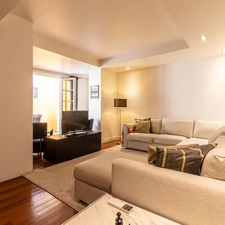 Chiado Deluxe Terrace 3 Bedroom Лиссабон
