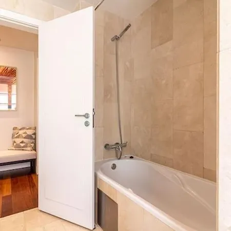 Chiado Deluxe Terrace 3 Bedroom Apartment *